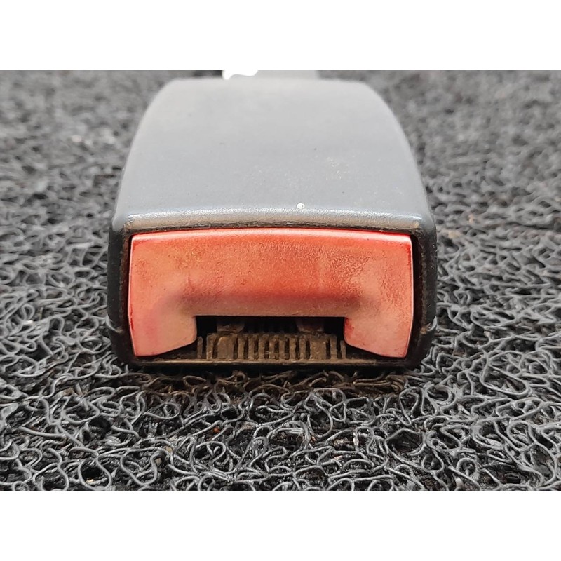 Recambio de enganche cinturon delantero izquierdo para volkswagen polo (9n3) edition referencia OEM IAM 250706 - Rojo 3
