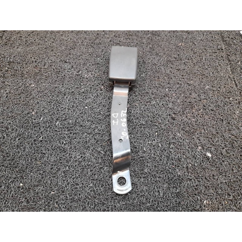 Recambio de enganche cinturon delantero izquierdo para volkswagen polo (9n3) edition referencia OEM IAM 250706 - Rojo 4