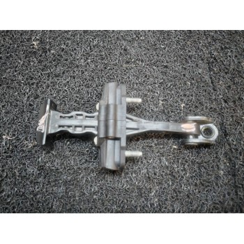 RETENEDOR PUERTA DELANTERA IZQUIERDA AV11A23500AA 