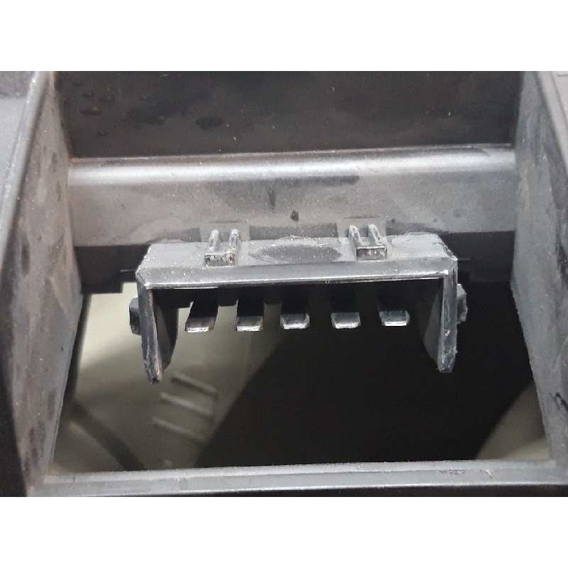 Recambio de piloto trasero izquierdo para ford fiesta berlina ghia referencia OEM IAM - Rojo 4