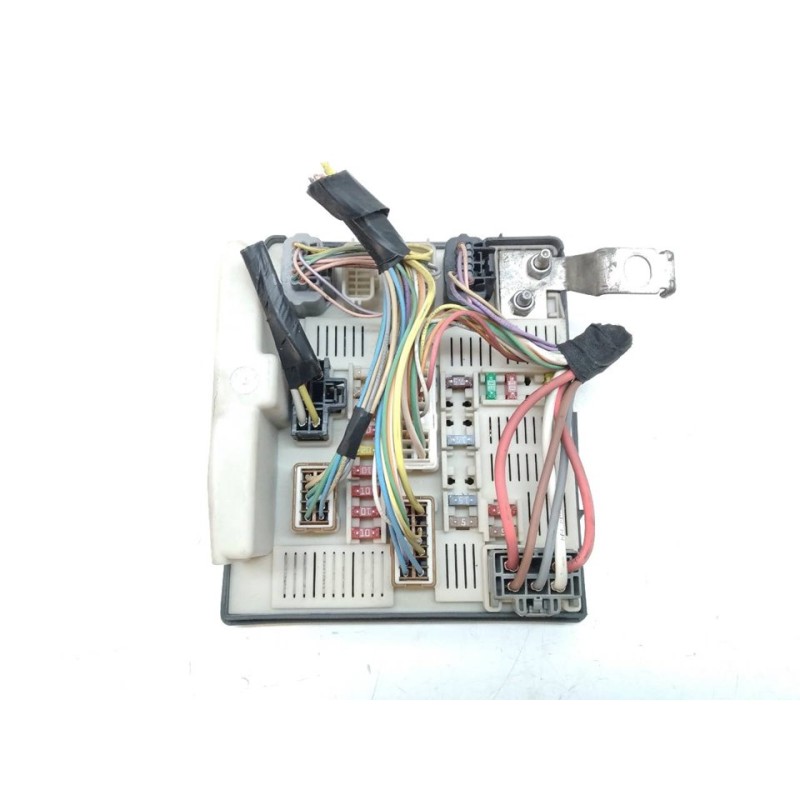 Recambio de caja reles / fusibles para renault scenic ii dynamique referencia OEM IAM 820081866J  