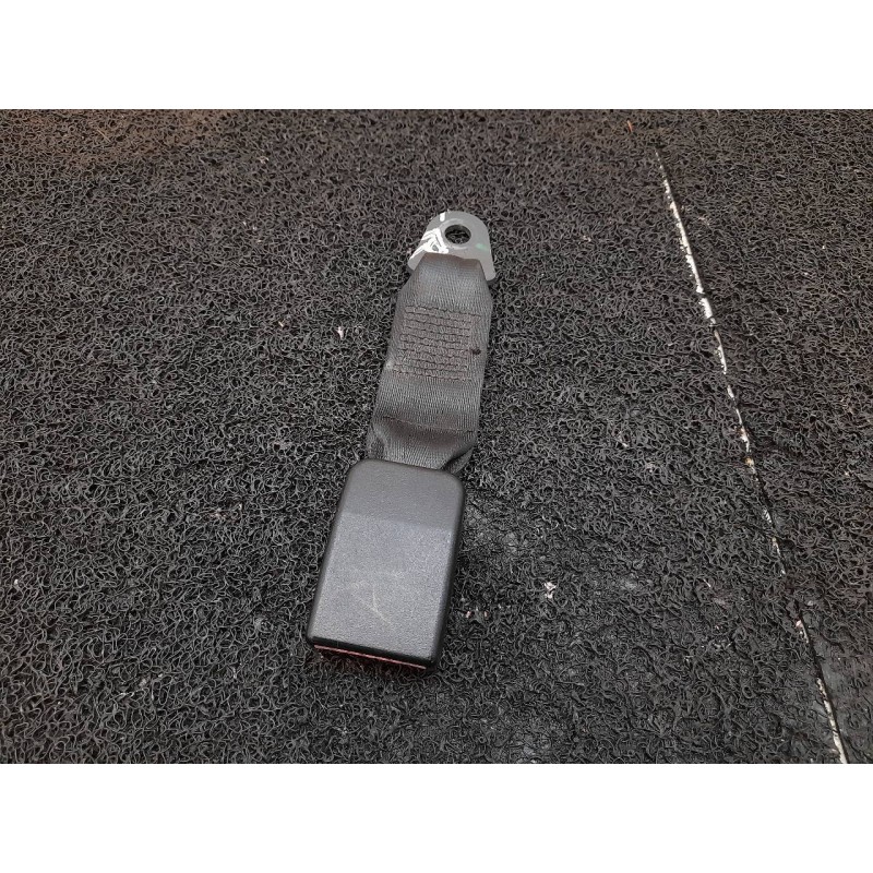 Recambio de enganche cinturon trasero derecho para dacia sandero ambiance referencia OEM IAM  0910051 