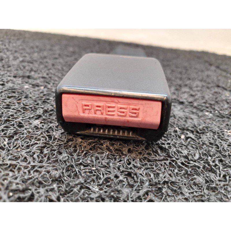 Recambio de enganche cinturon trasero derecho para dacia sandero ambiance referencia OEM IAM  0910051 2