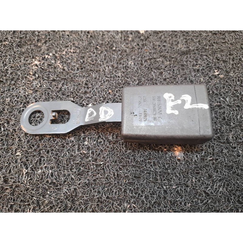 Recambio de enganche cinturon delantero derecho para citroën berlingo cuadro l1 referencia OEM IAM 96815080XT - Blanco 3