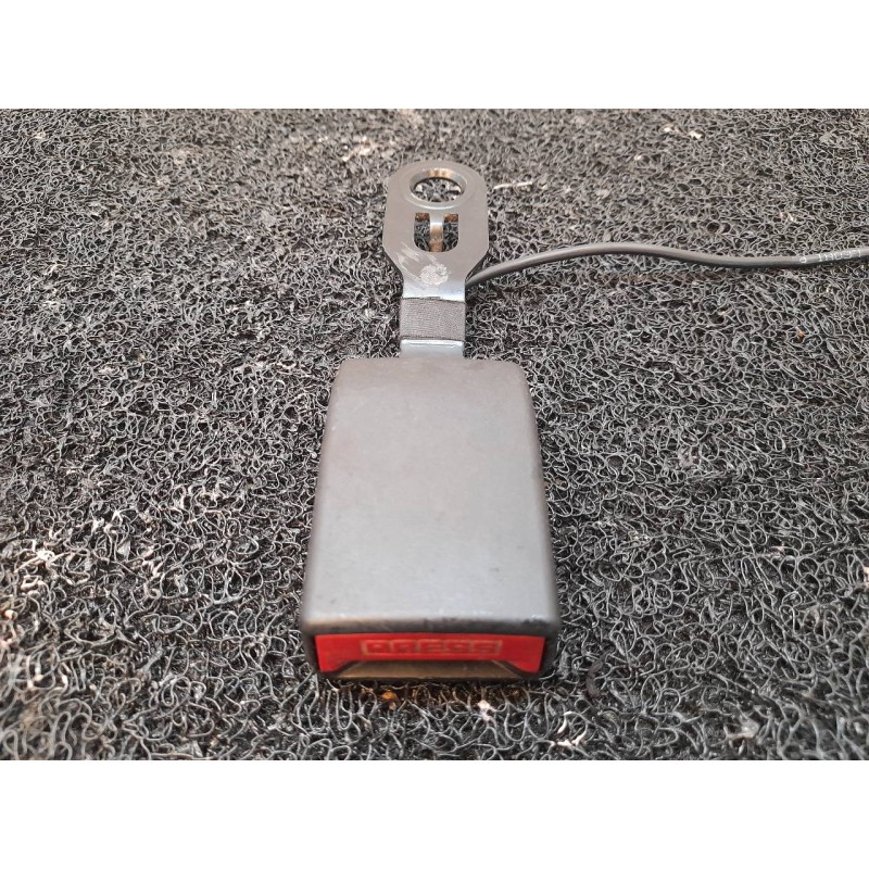 Recambio de enganche cinturon delantero izquierdo para citroën berlingo cuadro l1 referencia OEM IAM 967732387700  