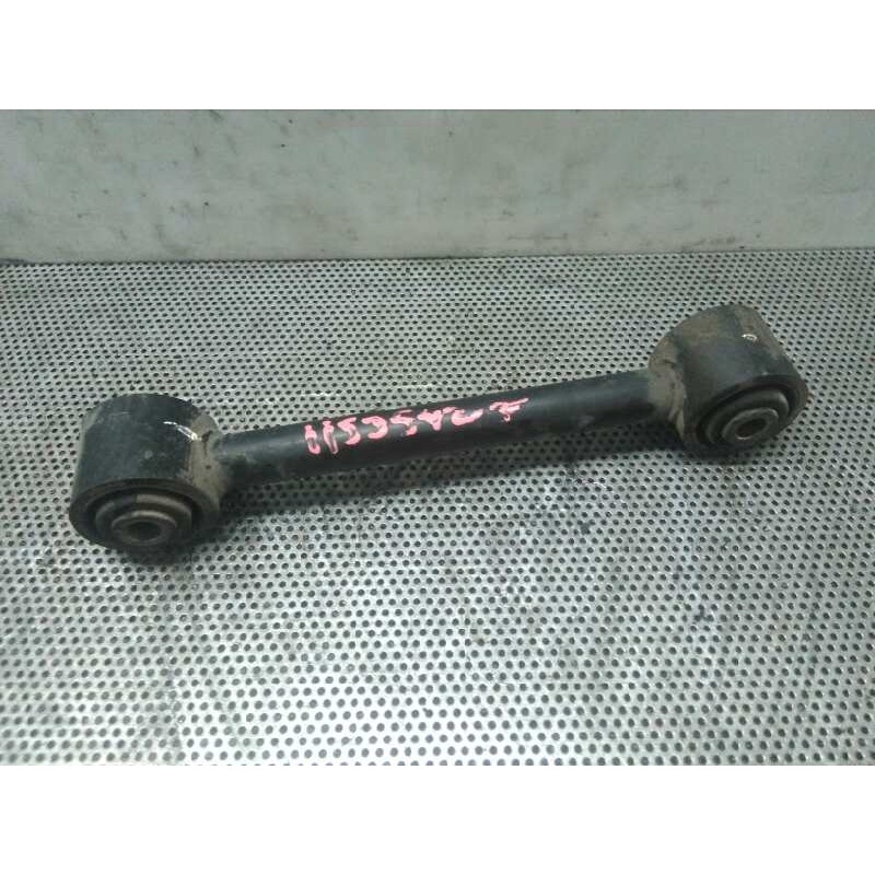 Recambio de brazo suspension inferior trasero derecho para nissan terrano/terrano.ii (r20) 2.7 turbodiesel referencia OEM IAM   