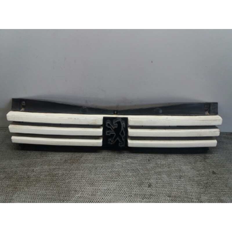 Recambio de rejilla delantera para peugeot 205 berlina 1.4 generation referencia OEM IAM   