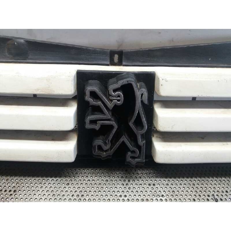 Recambio de rejilla delantera para peugeot 205 berlina 1.4 generation referencia OEM IAM - Blanco 2