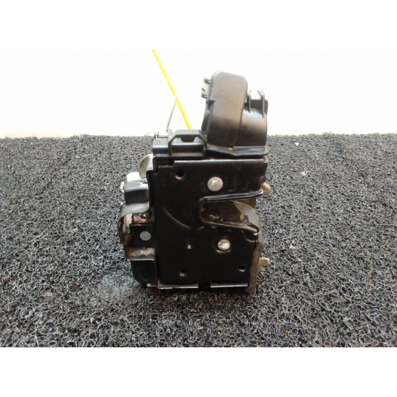 Recambio de cerradura puerta trasera izquierda para volkswagen polo berlina (6n2) conceptline referencia OEM IAM 6N4839015  