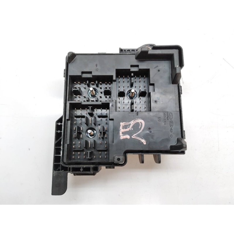 Recambio de caja reles / fusibles para kia pro_cee'd active referencia OEM IAM - Negro 2