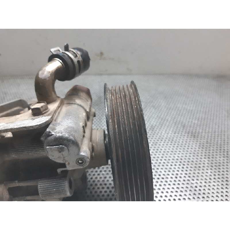 Recambio de bomba direccion para toyota avensis berlina (t 22) referencia OEM IAM U05 133623 toyota 3