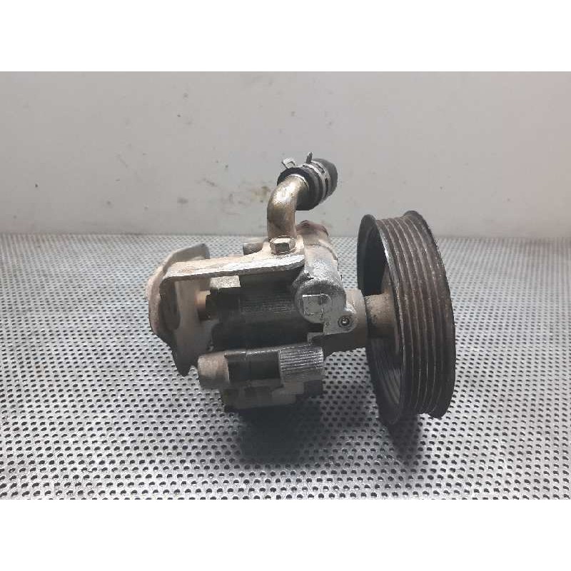Recambio de bomba direccion para toyota avensis berlina (t 22) referencia OEM IAM U05 133623 toyota 4