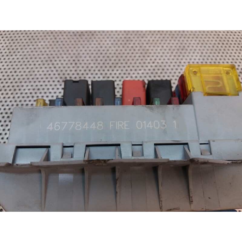 Recambio de caja reles / fusibles para fiat punto berlina (188) 1.2 8v active referencia OEM IAM 46778448 - Azul 3