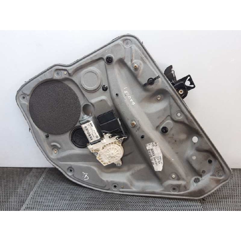 Recambio de elevalunas trasero derecho para volkswagen golf iv berlina (1j1) highline referencia OEM IAM - Gris 2