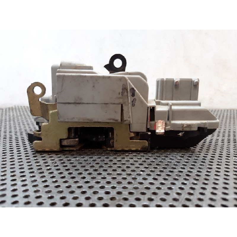 Recambio de cerradura puerta trasera izquierda para peugeot 306 berlina 3/4/5 puertas (s2) referencia OEM IAM  133858 