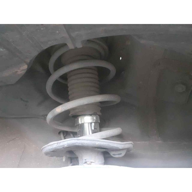 Recambio de amortiguador delantero derecho para toyota auris hybrid active referencia OEM IAM   