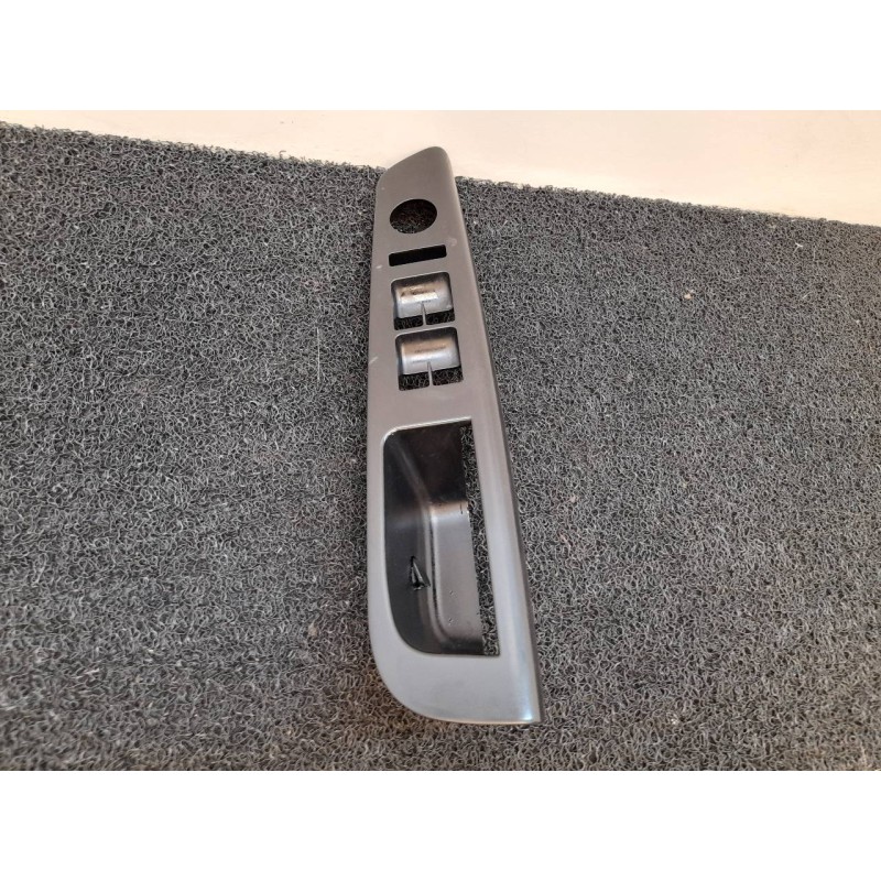 Recambio de moldura para kia cee´d drive referencia OEM IAM 823511H010  