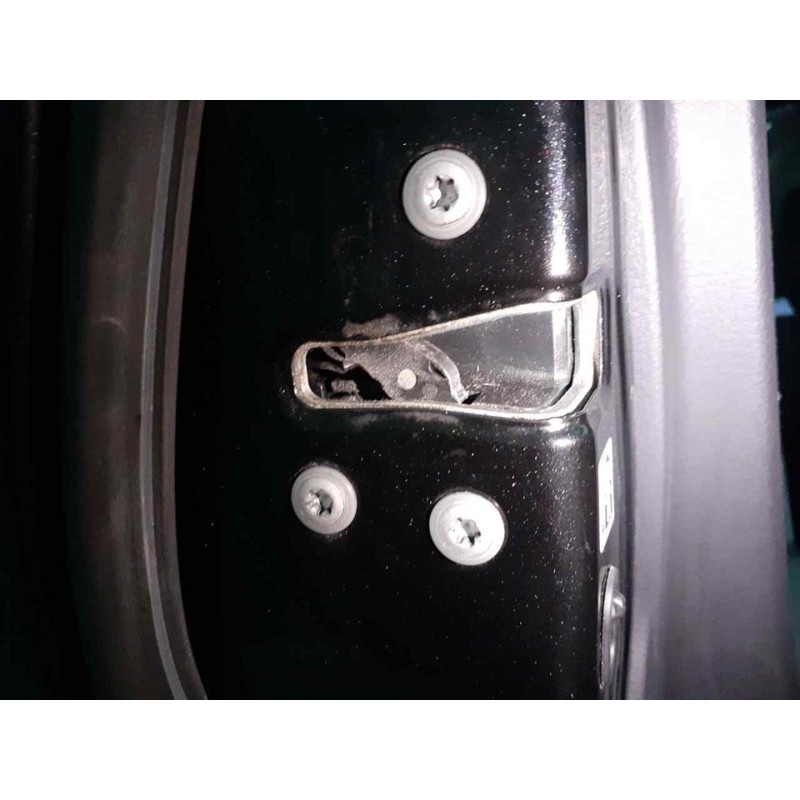 Recambio de cerradura puerta trasera izquierda para toyota auris hybrid active referencia OEM IAM   