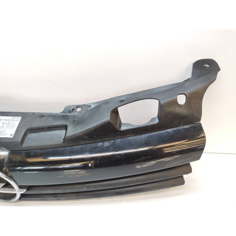 Recambio de rejilla delantera para opel astra h berlina cosmo referencia OEM IAM 13108463 13149466 2