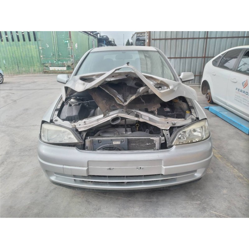 opel astra g berlina del año 2000