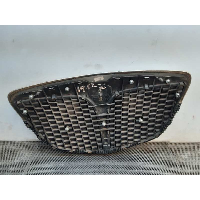 Recambio de rejilla delantera para lancia ypsilon (101) 1.2 16v argento referencia OEM IAM 3