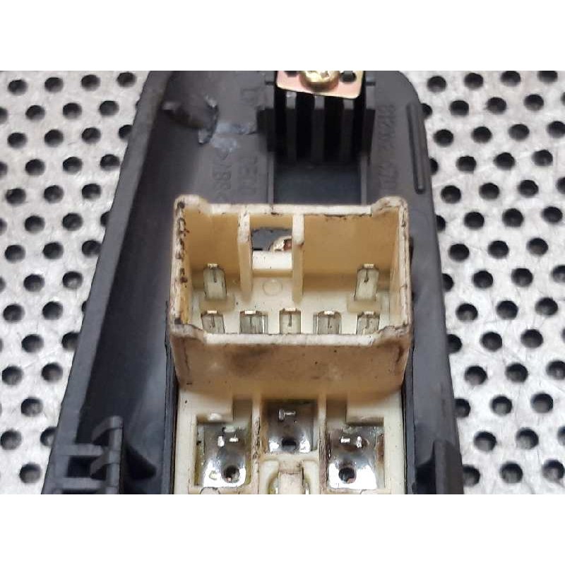 Recambio de mando elevalunas trasero izquierdo para kia cerato 2.0 ex crdi berlina (4-ptas.) referencia OEM IAM - Gris 2