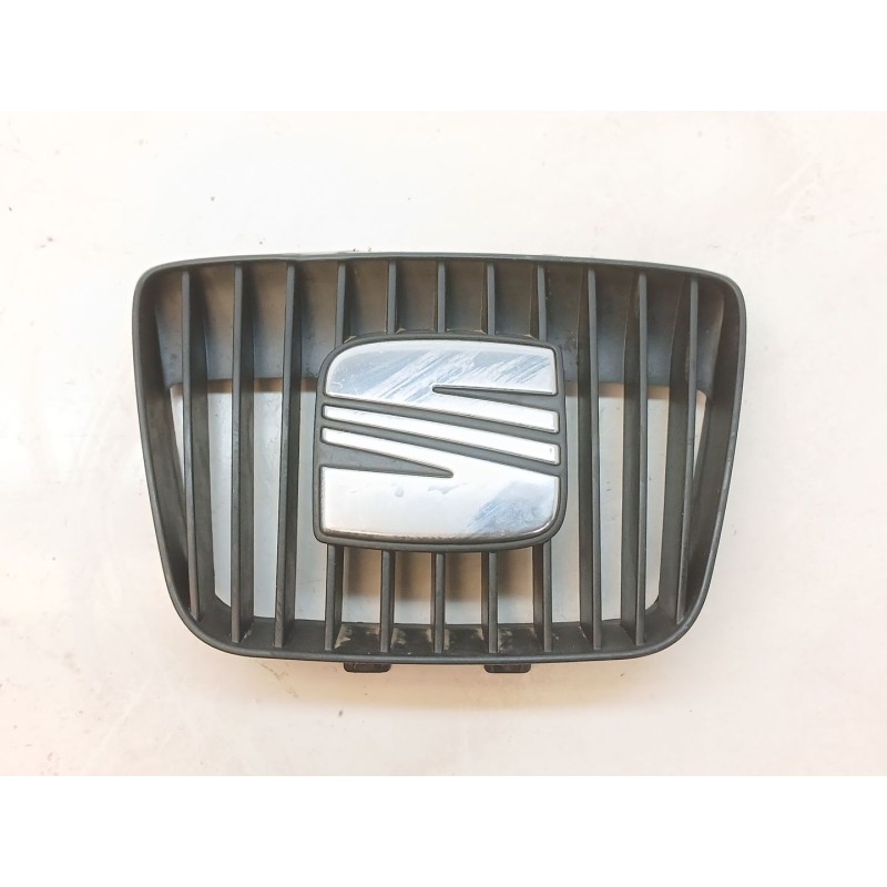 Recambio de rejilla delantera para seat cordoba berlina (6k2) stella referencia OEM IAM   