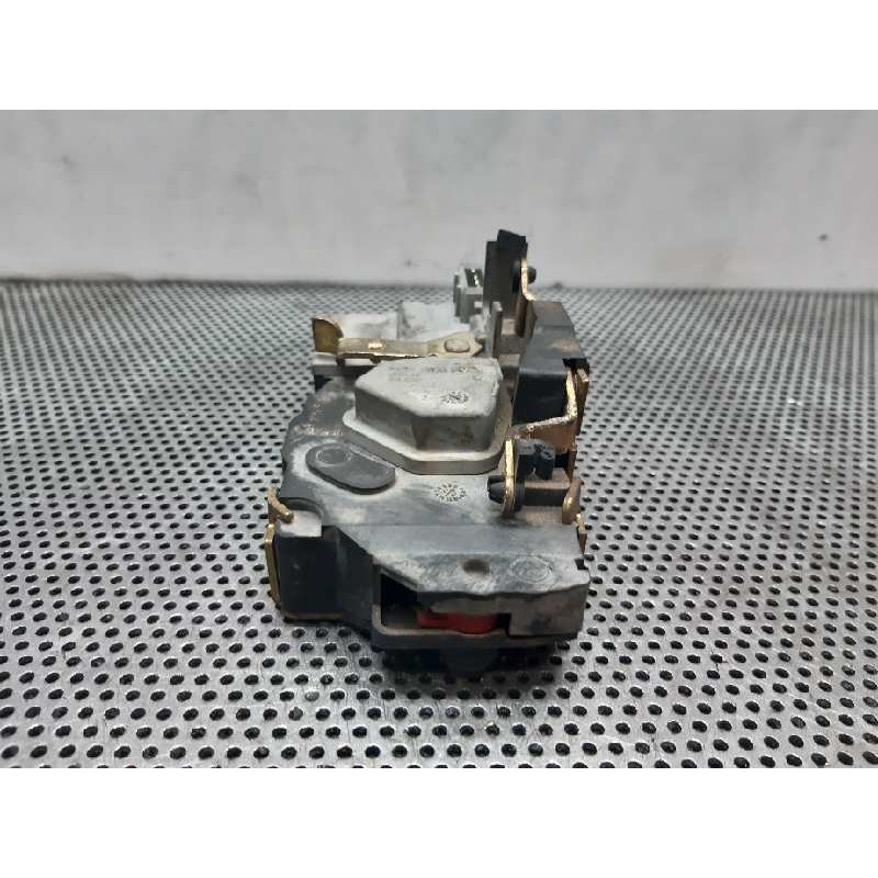 Recambio de cerradura puerta trasera derecha para peugeot 206 berlina xr referencia OEM IAM 6