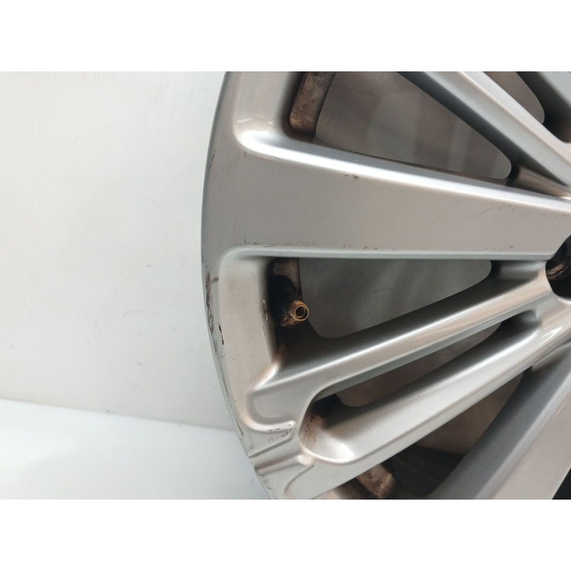 Recambio de llanta para peugeot 208 style referencia OEM IAM 9808137577 - Blanco 2