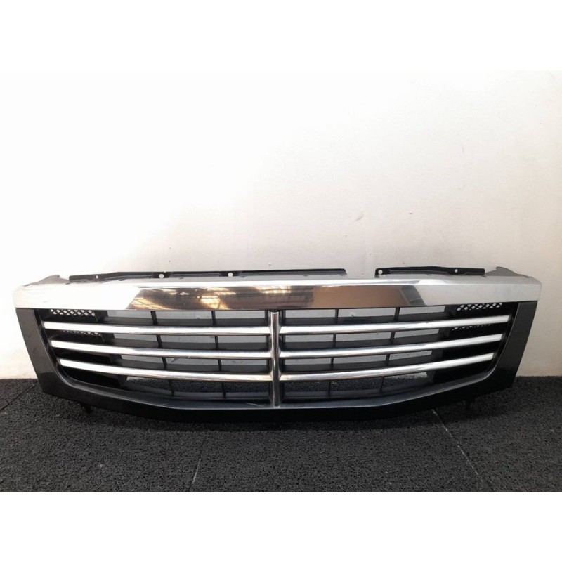 Recambio de rejilla delantera para ssangyong rexton rx 270 plus / 270 xdi plus referencia OEM IAM 7946008000  