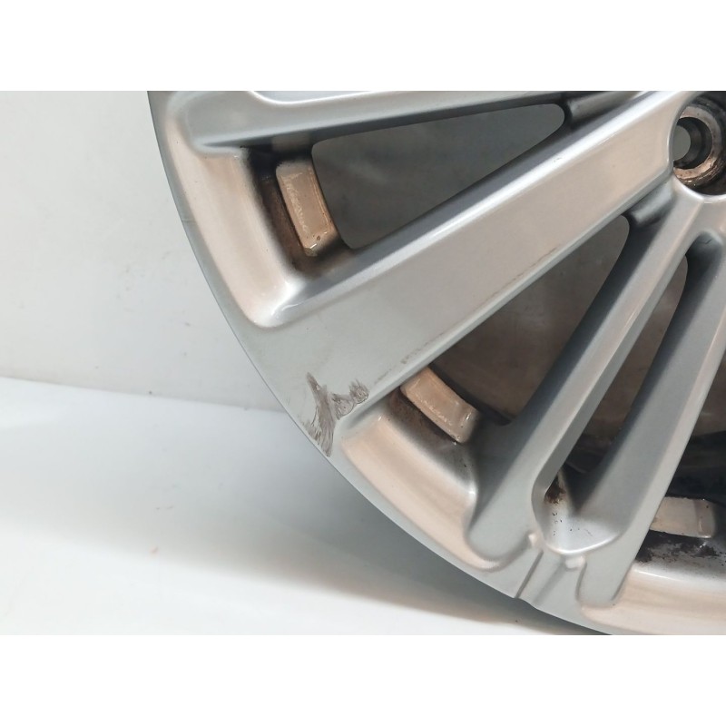 Recambio de llanta para peugeot 208 style referencia OEM IAM 9808137577 - Blanco 2