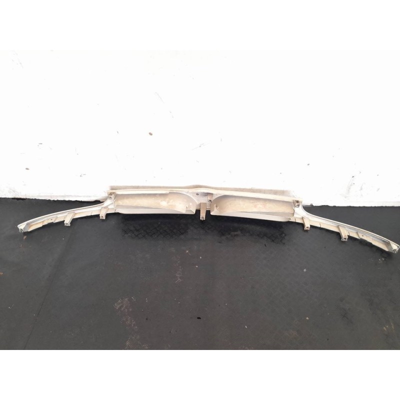 Recambio de rejilla delantera para nissan vanette cargo (hc23) familiar (5 asientos) referencia OEM IAM - Blanco 2