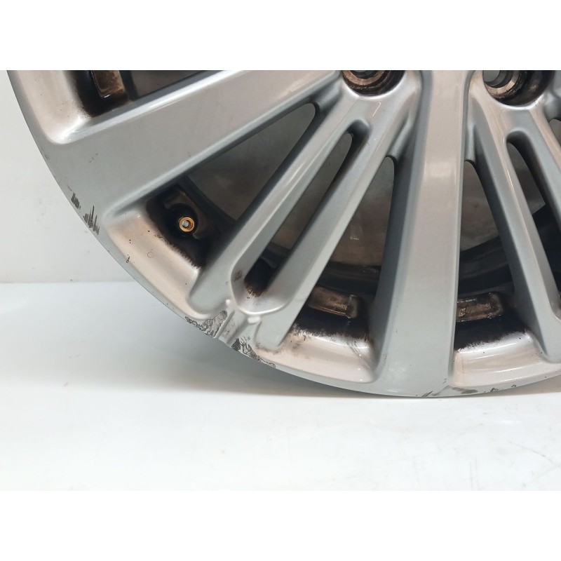 Recambio de llanta para peugeot 208 style referencia OEM IAM 9808137577 - Blanco 2