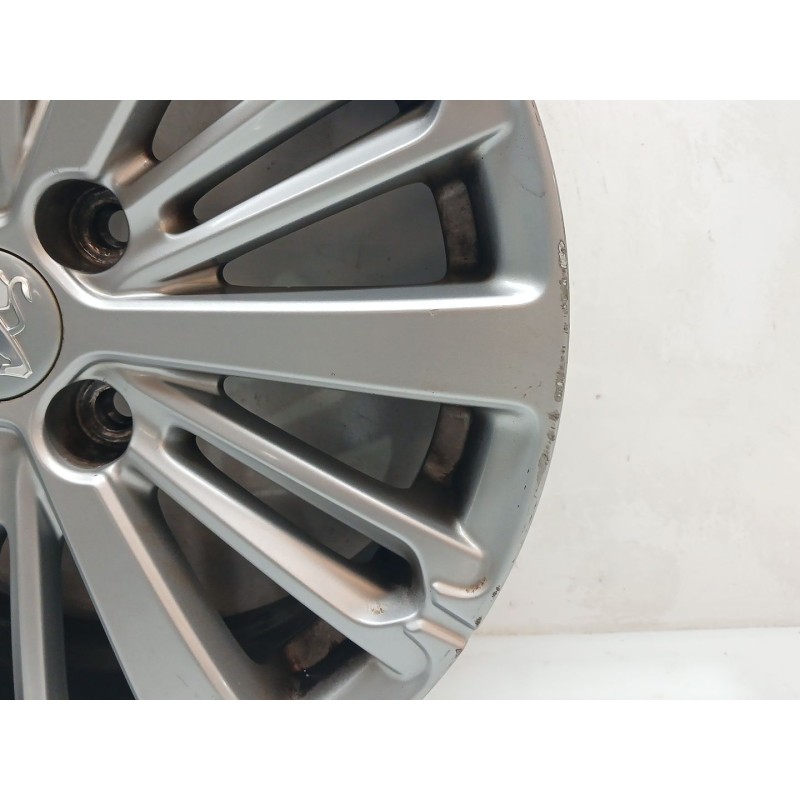 Recambio de llanta para peugeot 208 style referencia OEM IAM 9808137577 - Blanco 4