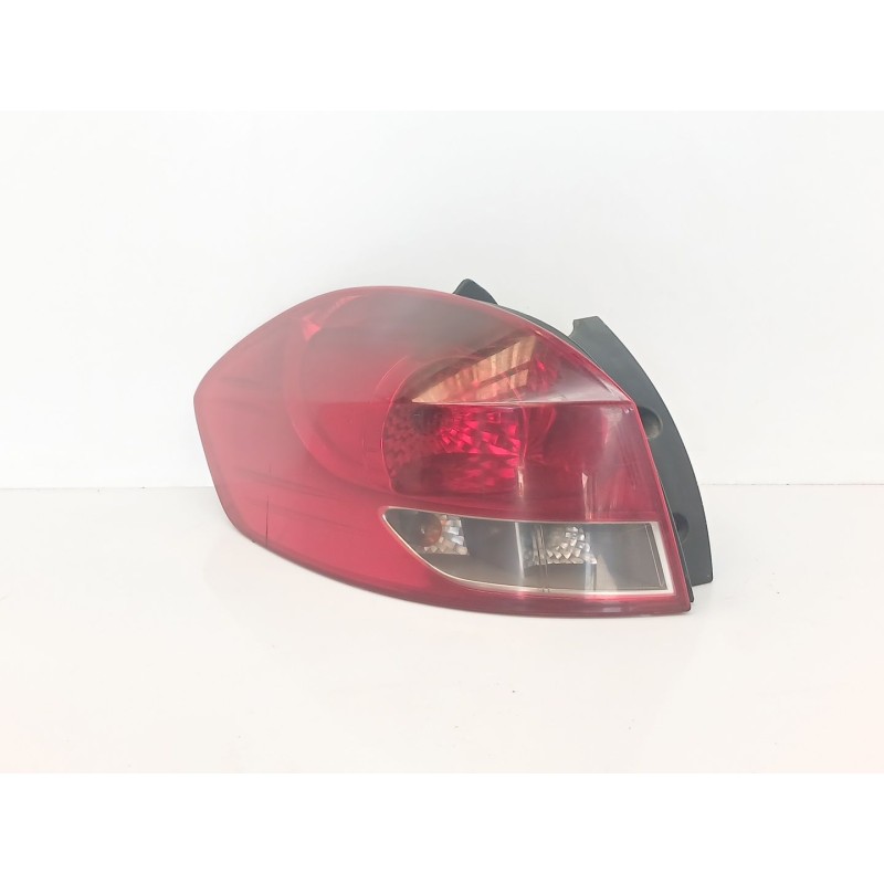 Recambio de piloto trasero izquierdo para renault clio iii grandtour (kr0/1_) 1.5 dci (kr0f) referencia OEM IAM 8200586843  