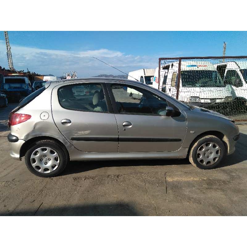 peugeot 206 berlina del año 2003