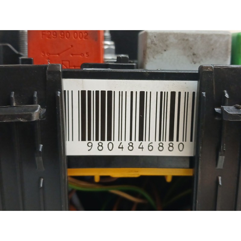 Recambio de caja reles / fusibles para peugeot 208 style referencia OEM IAM 9804846880 - Blanco 2