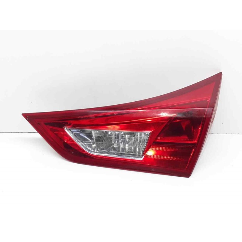 Recambio de piloto trasero derecho interior para toyota auris hybrid active referencia OEM IAM   