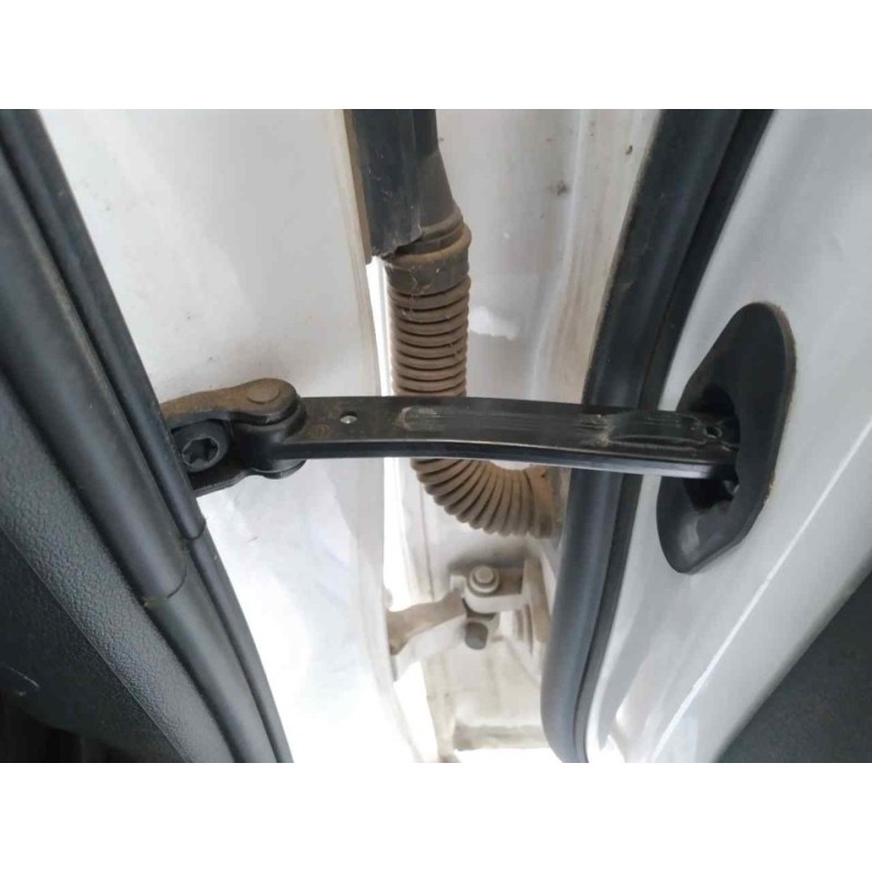 Recambio de retenedor puerta trasera derecha para audi a4 ber. (b8) e referencia OEM IAM   