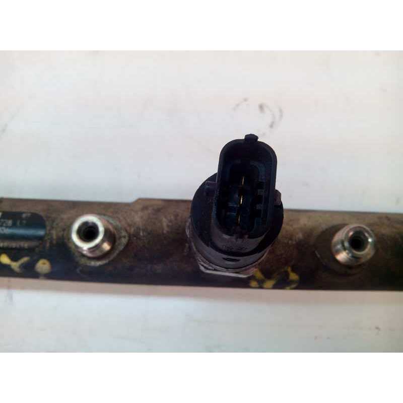 Recambio de rampa inyectora para iveco daily combi 35 - s 12 combi referencia OEM IAM 0445224006  BOSCH - Blanco 2