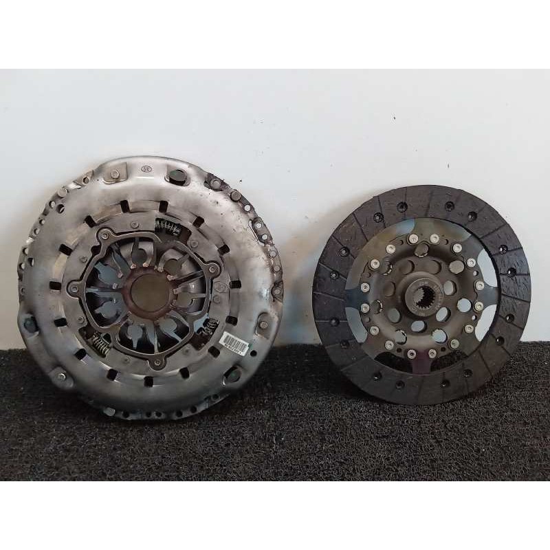 Recambio de kit embrague para renault megane ii berlina 3p confort authentique referencia OEM IAM 8201044952  LUK