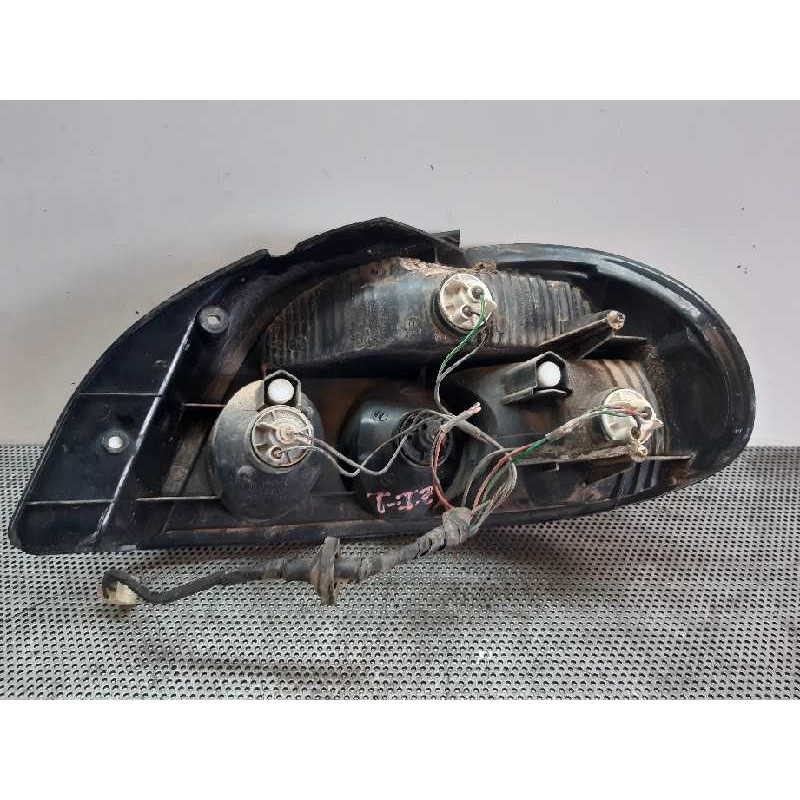 Recambio de piloto trasero izquierdo para kia sephia ll 1.5 cat referencia OEM IAM - Blanco 2