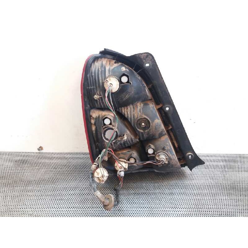 Recambio de piloto trasero derecho para kia carens 1.8 ls monovolumen referencia OEM IAM - Gris 2