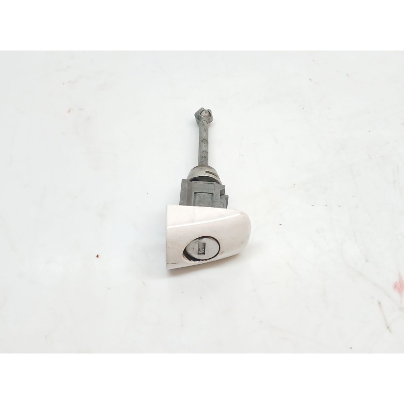 Recambio de bombin puerta delantera izquierda para peugeot 208 style referencia OEM IAM 59395J01  