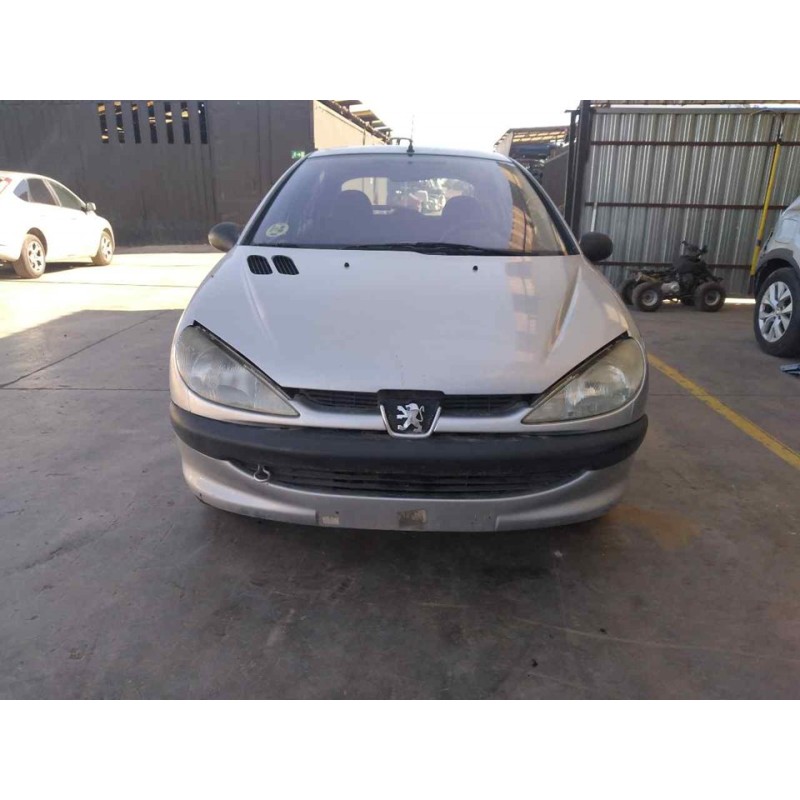 peugeot 206 berlina del año 2001
