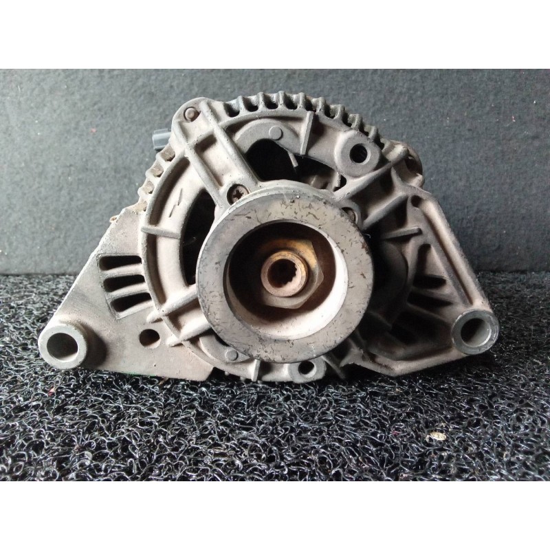 Recambio de alternador para nissan micra (k11) referencia OEM IAM 0123115010 2310054B62 BOSCH 4