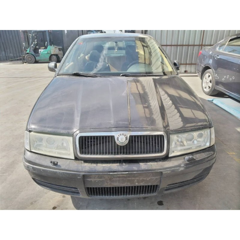 skoda octavia berlina (1u2) del año 2001