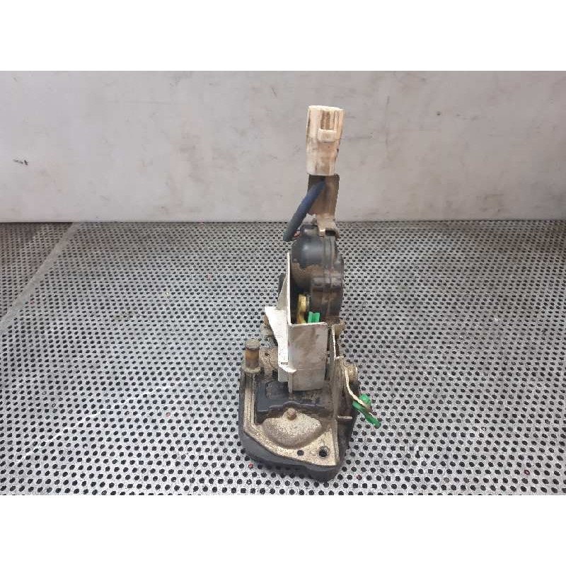 Recambio de cerradura puerta trasera izquierda para toyota carina (t19) referencia OEM IAM  135178 3