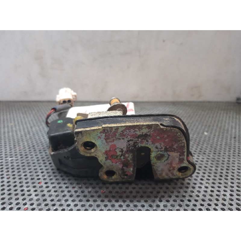 Recambio de cerradura puerta trasera izquierda para toyota carina (t19) referencia OEM IAM  135178 5