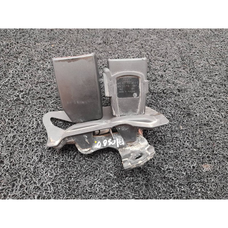 Recambio de enganche cinturon trasero izquierdo para audi a4 ber. (b8) básico quattro referencia OEM IAM 8K0857739EA  
